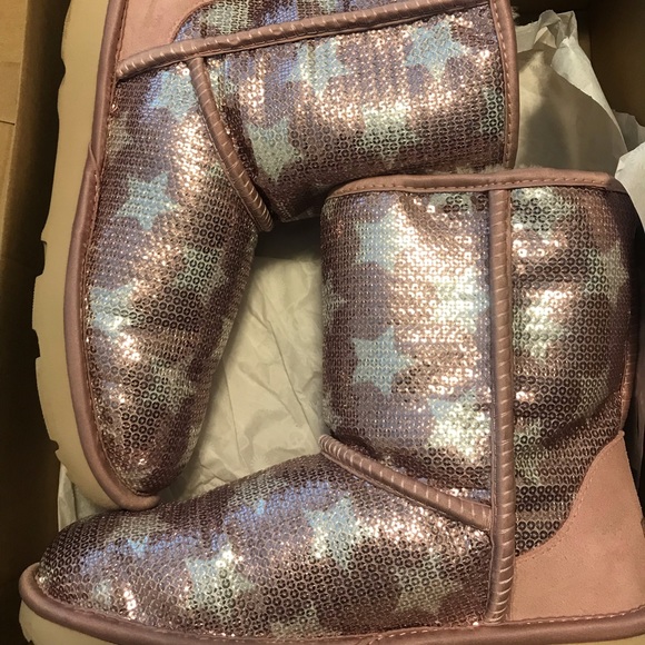 UGG Shoes - Like new UGG boots / worn once / warm /soft/ ❤️❤️